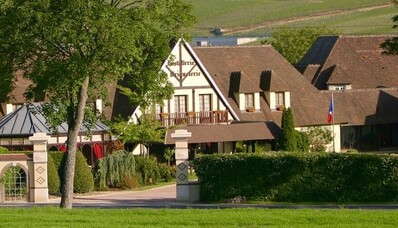 Hostellerie La Briqueterie Epernay Escapada gourmet de Champagne em um helicóptero