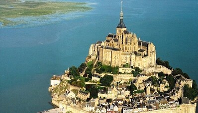 Alugue um helicóptero para descobrir o Mont-Saint-Michel