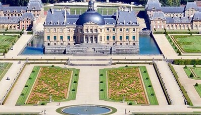 Alugue um helicóptero: sobrevoe o Château de Vaux-Le-Vicomte a partir de Paris Issy-Les-Moulineaux