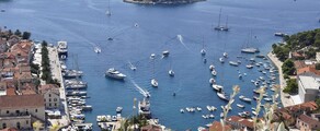 Hvar: aluguel de jatos particulares 