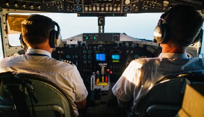 Como posso me tornar um piloto de jato particular?