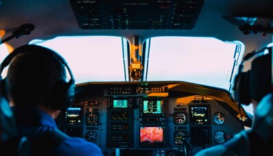 Por que há dois pilotos em um jato particular?