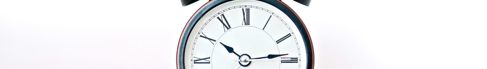 Como você gerencia o jet lag na aviação executiva, calcula o horário UTC e limita o jet lag?