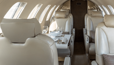 Aviação privada versus aviação comercial: quais são as diferenças?