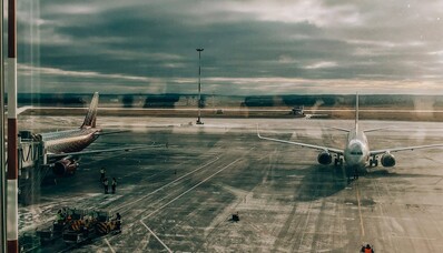 Foco no trabalho do gerente da estação do aeroporto