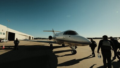 Viagens em grupo: Descubra as vantagens da aviação executiva.