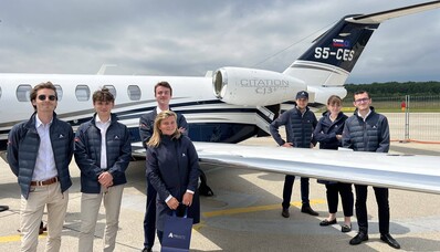Quais são as diferenças entre um corretor de companhias aéreas, como o AEROAFFAIRES, e uma operadora de aviação executiva?