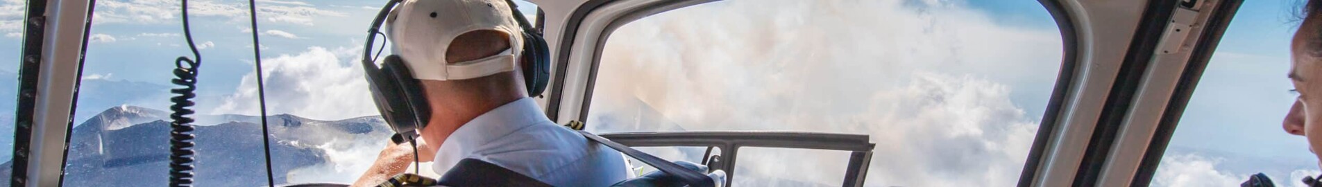 Voo de helicóptero sobre o Monte Etna