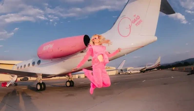 Sliv Air: Paris Hilton assina um Gulfstream com sua própria imagem